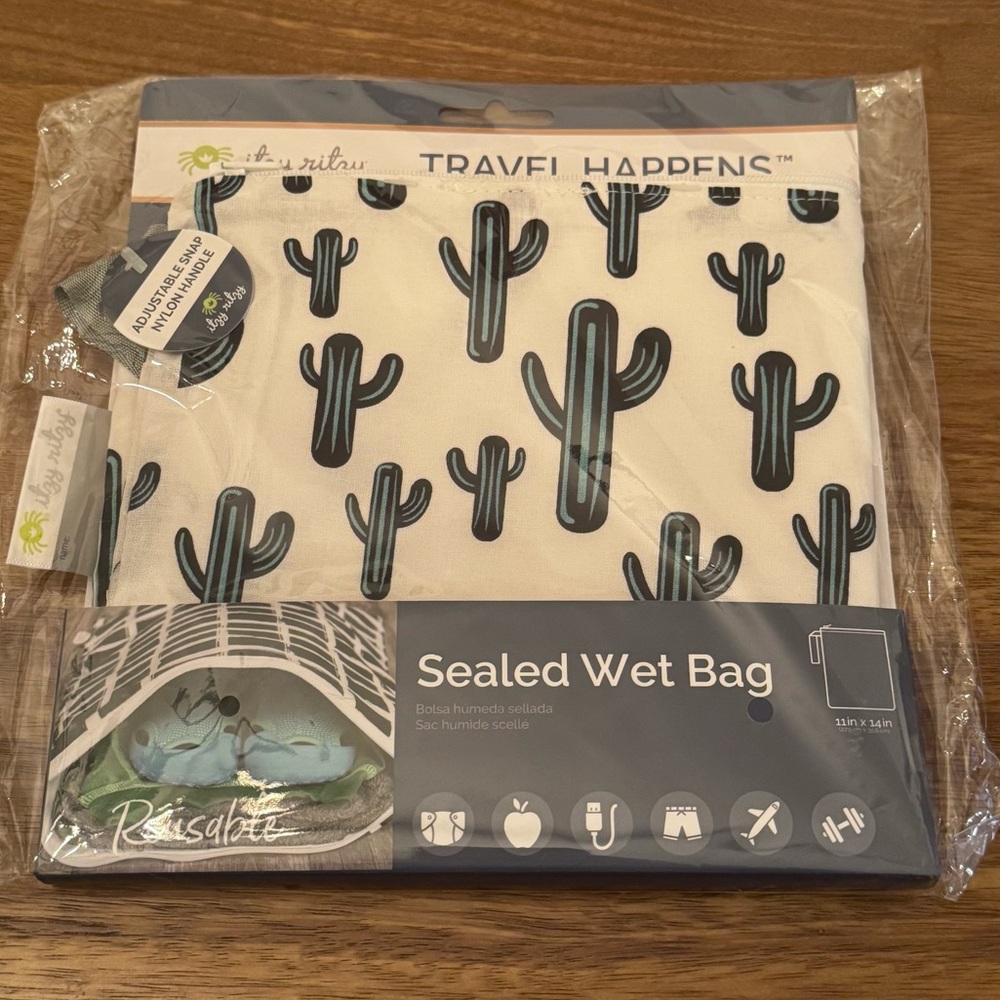 Itzy Ritzy Black and White Wet Bag